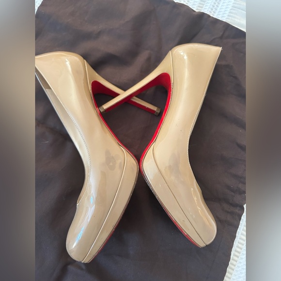 Elegant Beige High Heels - Picture 1 of 11